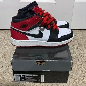 Air Jordan 1 Retros in black red white size 6 Y
